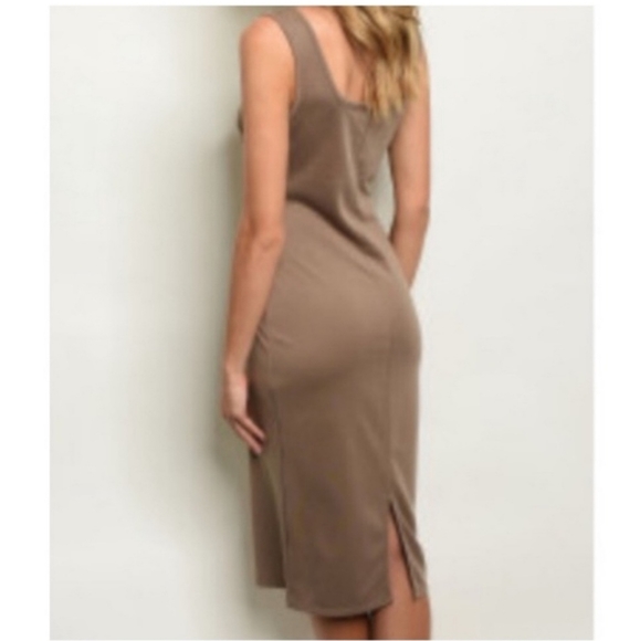 ONE SMALL LEFT! Chic nude sleeveless midi dress - Picture 4 of 4
